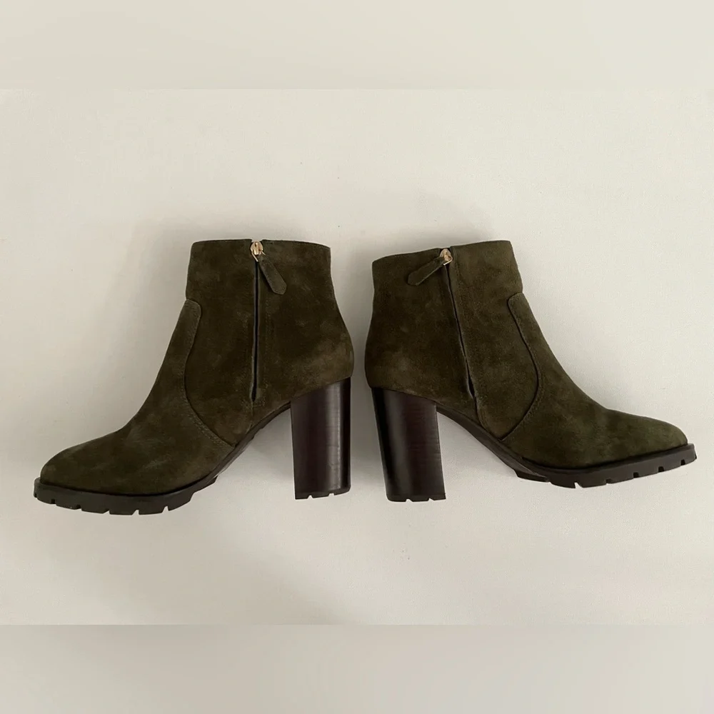 Tory Burch Sofia Lug Sole Bootie Green Suede Gold Logo 10.5 olive army Academia